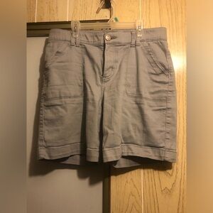 Lee jeans shorts size 12 mid rise